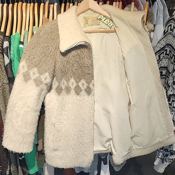 Elegant Cream and Tan Teddy Jacket - Picture 4 of 5